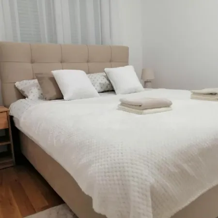Stan Na Dan Apartman Ada Banjaluka Banja Luka Exterior photo